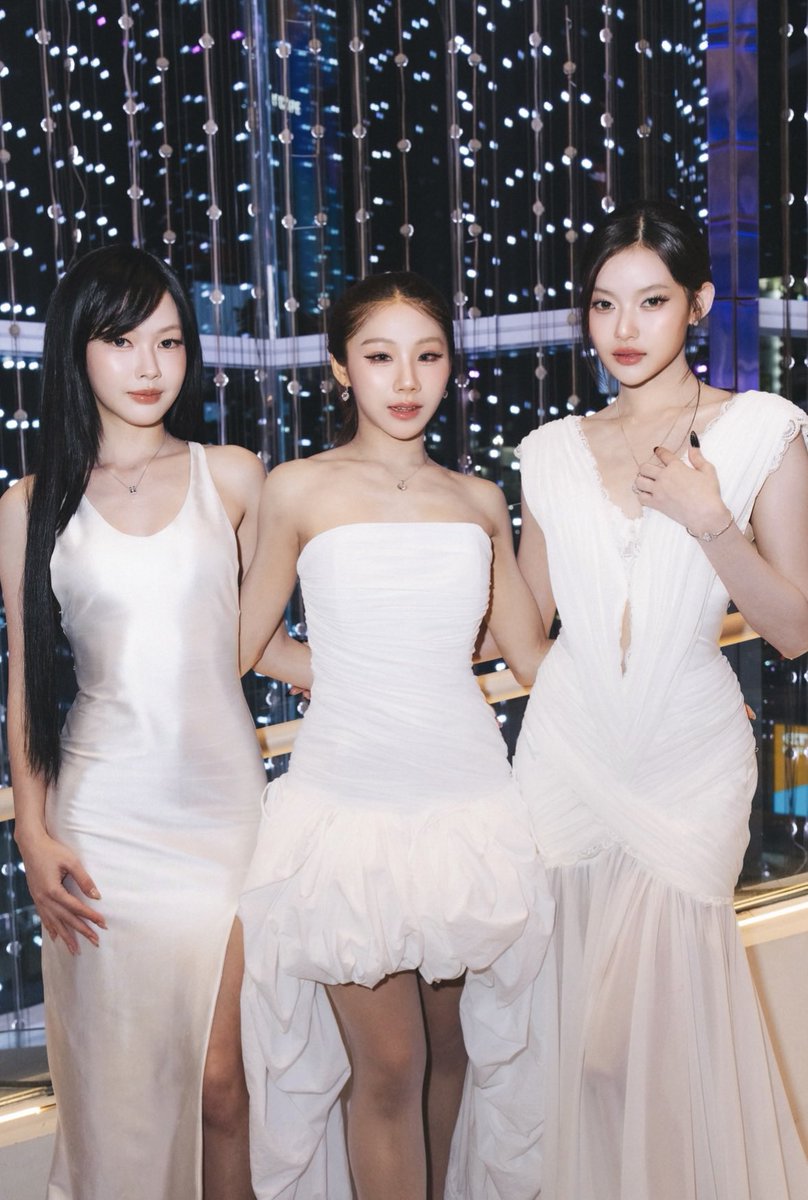 PIXXIEofficial_'s tweet photo. ˚‧º🧚🏻‍♀️ 𝑷𝒊𝑿𝑿𝒊𝑬 💫º‧˚

#PiXXiE
#PraewAwards2026xPiXXiE
#SiamParagonxPraewxPiXXiE
#PraewAwards2026 #SiamParagon https://t.co/qQyv2isW66