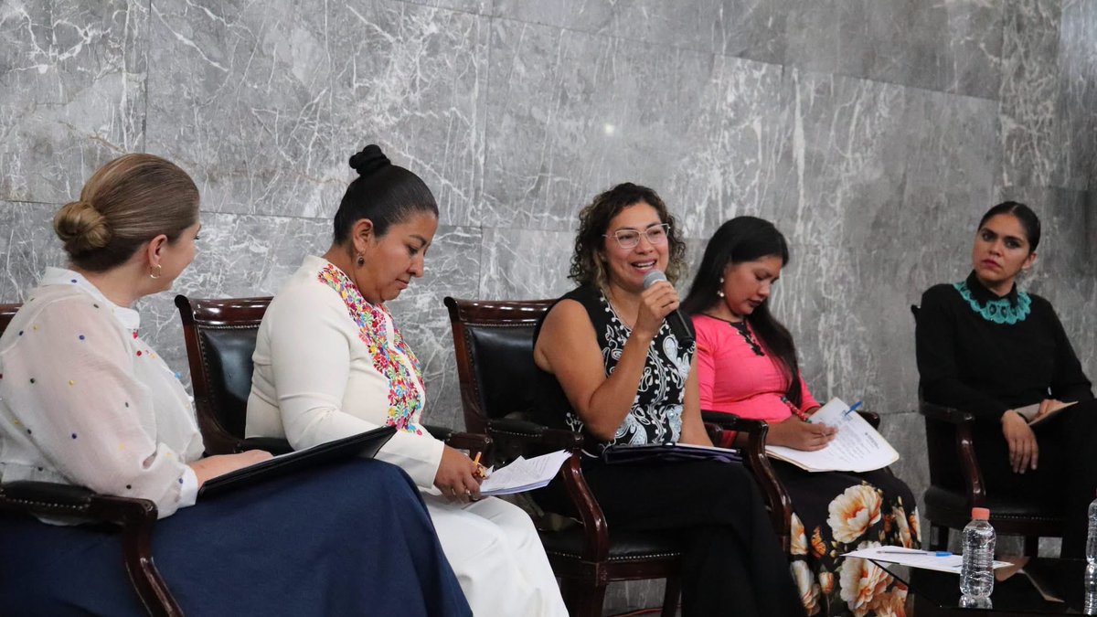 RitaBellLpz's tweet photo. ✨ Con la Mtra. Dianna Montoya y la Mgda. Gloria Ángeles Cruz dialogamos sobre los avances de las mujeres indígenas y afromexicanas, y los retos para hacer efectivos sus derechos. Gracias al @iepcjalisco por abrir estos espacios de reflexión. https://t.co/9AYRScTlQy
