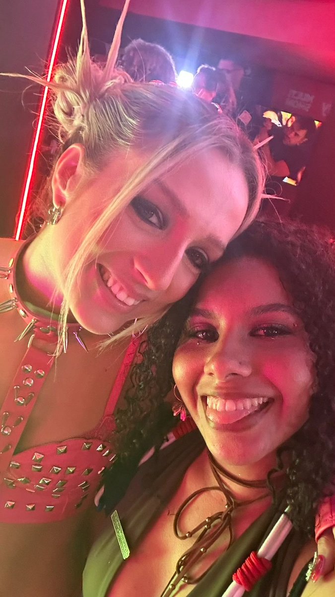 maryfernandocas's tweet photo. vc merece o mundo Samira
Samyra https://t.co/i8PeifZpfh