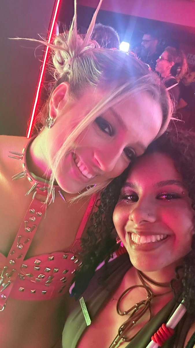 maryfernandocas's tweet photo. vc merece o mundo Samira
Samyra https://t.co/i8PeifZpfh