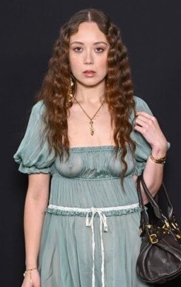 igoonforstrmrs's tweet photo. L4ufey is such a slvt walking around like that 🤤 https://t.co/z5i7toTgWP