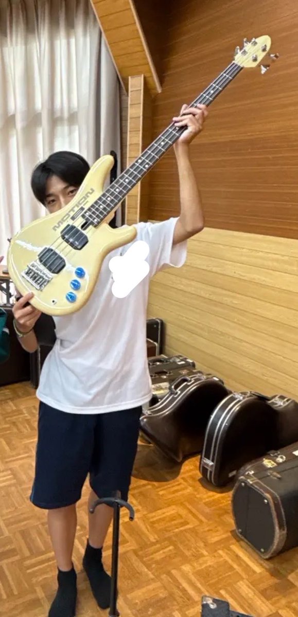 Bp83ia's tweet photo. 🎸 https://t.co/bgrurZM0Qd