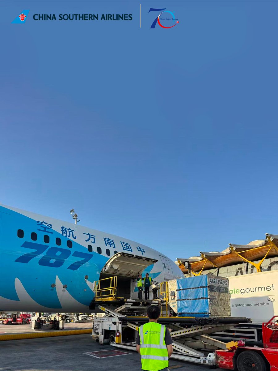 CSAIRGlobal's tweet photo. China Southern Airlines has completed its first radioactive anticancer drug transport from Madrid to Guangzhou on flight CZ378. We set up a priority channel that cut delivery time by nearly 10 hours. Our direct Guangzhou-Madrid flights now offer a reliable option for future time-sensitive medical cargo.
 
#BetterTogether #CSAirNews
