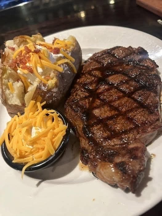 NeverFo1ds's tweet photo. ( he finished grilling and set the steak on a plate with a small cup of cheese and a baked potato . )

T’ere, did t’ gambit earn ‘is cookin’ rig’ts back? https://t.co/AIna89vmrG
