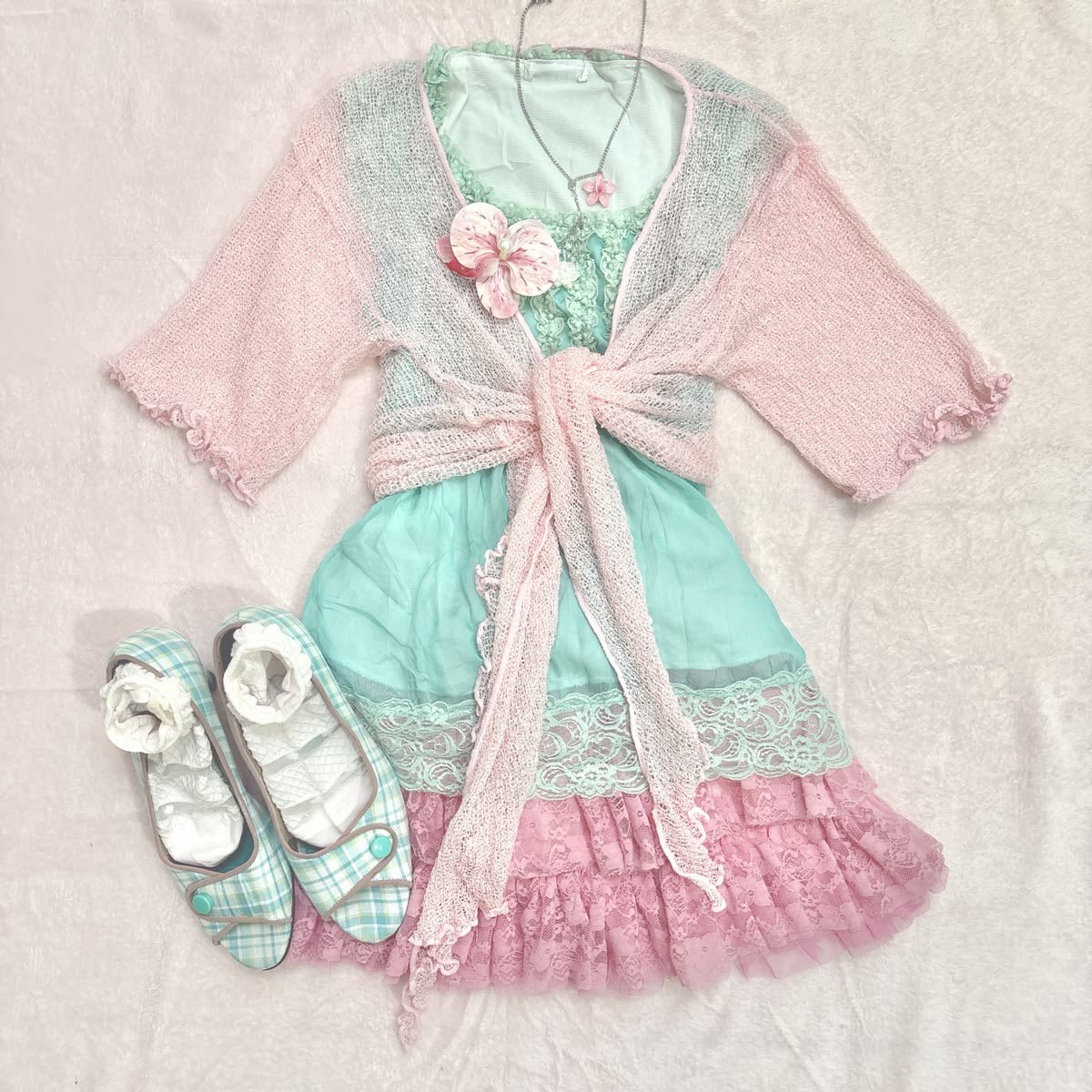 starkasa_'s tweet photo. how does pinterest see youu !!

꒰ఎ room
꒰ఎ singer 
꒰ఎ food
꒰ఎ outfit

So cute whatttt ( ˶°ㅁ°) !! https://t.co/syWJvrfy9x