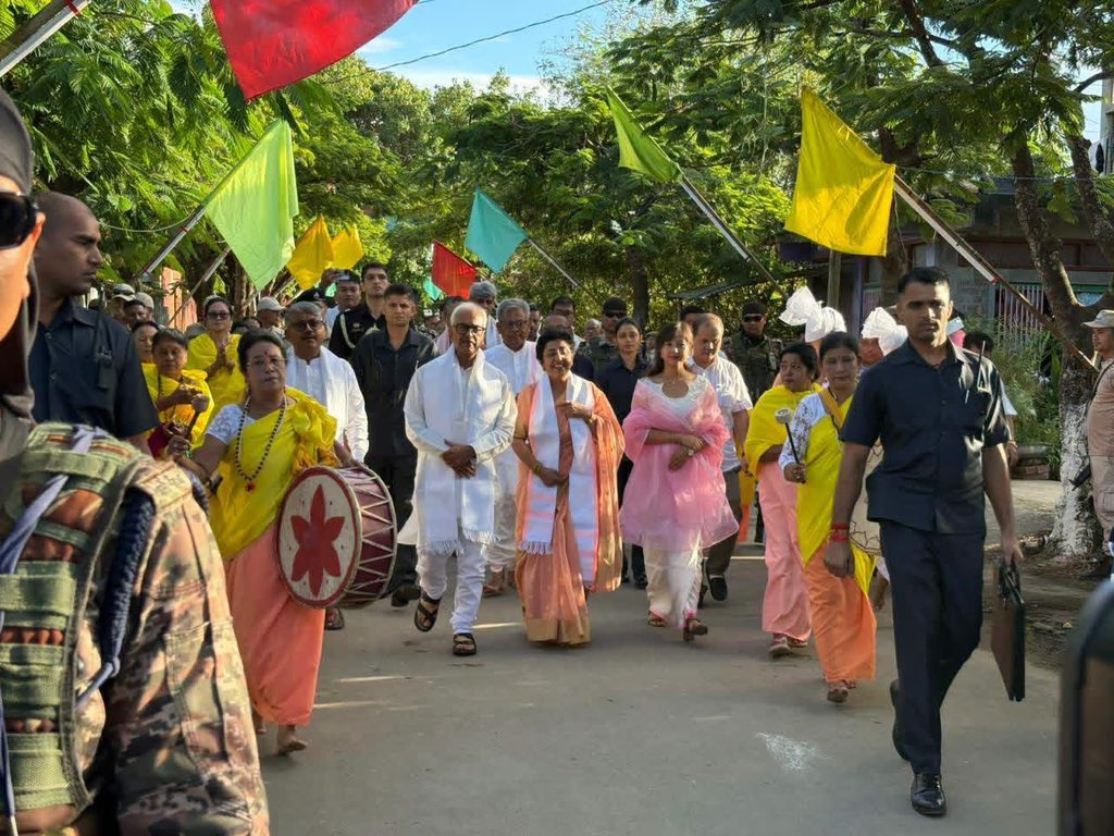 KonthoujamG's tweet photo. On the sacred occasion of Shri Krishna Janmashtami, I feel honoured to accompany Hon’ble Governor of Manipur Shri Ajay Kumar Bhalla Ji at the auspicious celebration at Shree Shree Gopinathjiu, Ningthoukhong.
The celebration beautifully brings together Bhakti, tradition and Manipur’s rich cultural heritage through Gita Sloka recitation, Pung Cholom, Thang-Ta, Dahi-Handi, Bhajan Sandhya and devotional performances, culminating in the Maha Aarti at midnight.
May Lord Krishna bless Manipur with peace, harmony and prosperity.
🙏 Hare Krishna! Jai Shri Krishna! 🙏

#krishnajanmashtami