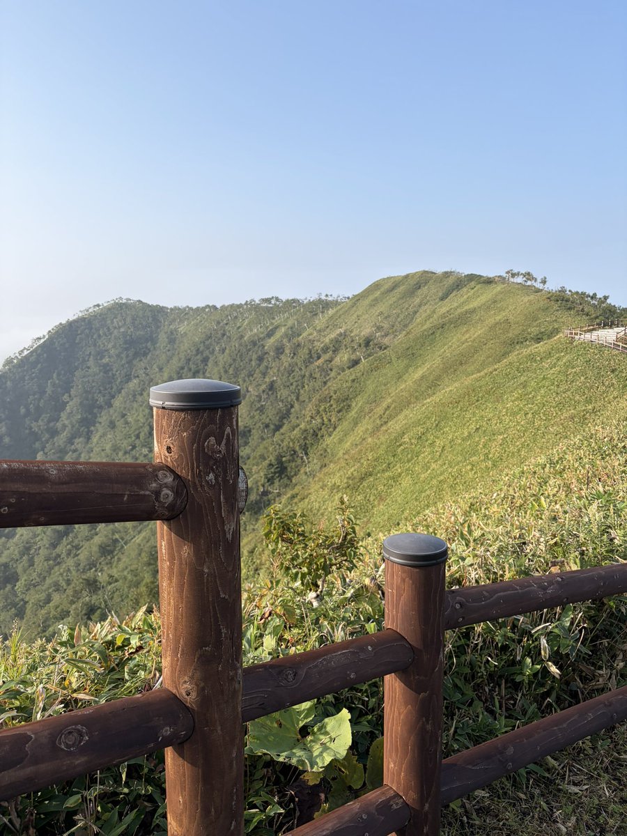 syamojiday's tweet photo. 朝イチに摩周湖に行った
晴れてくれたおかげですごく綺麗な景色が見れました https://t.co/sMt1xG8B3S