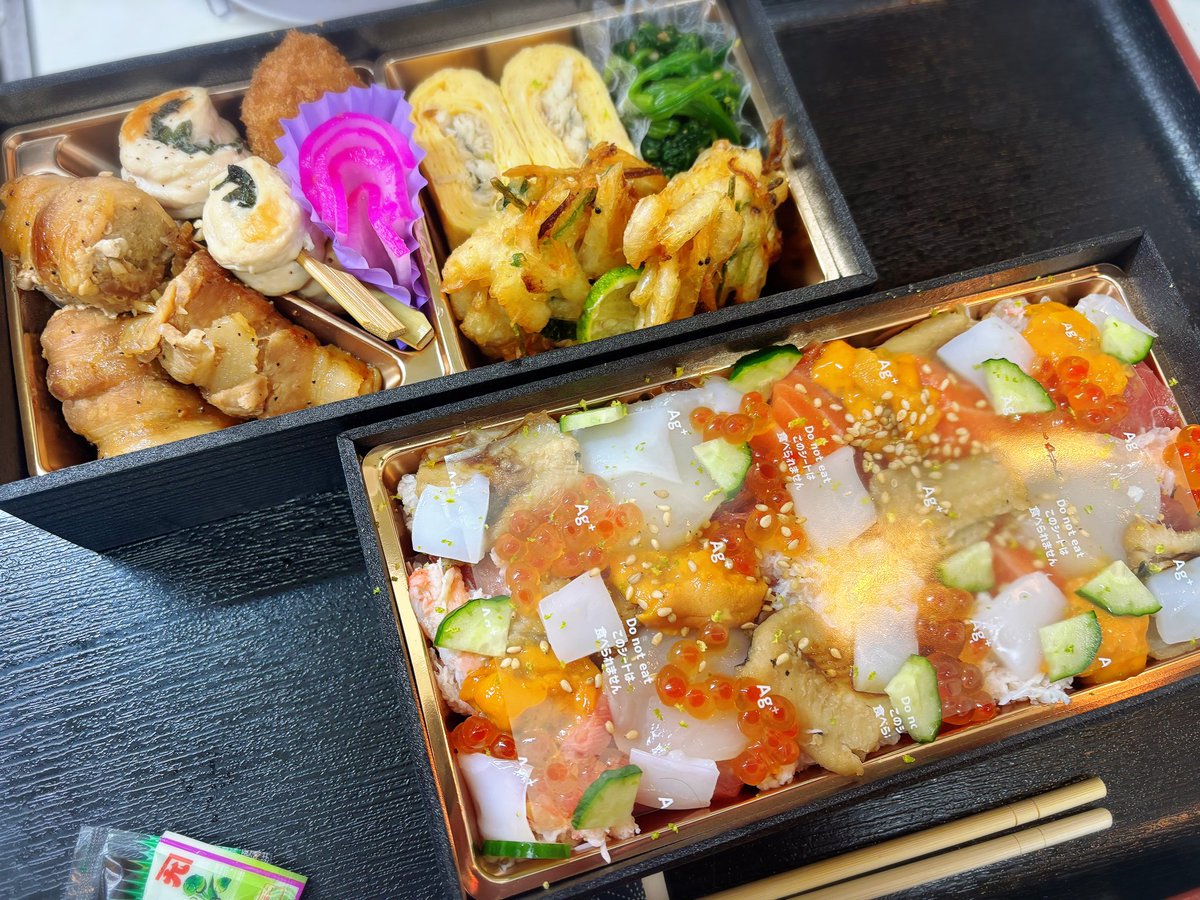 1043Runa's tweet photo. 🐴のためのゴマすり🍱
旬の新イカの身は飯に
ゲソは白エビ(三つ葉 玉ねぎ)と一緒にかき揚げにした
玉子焼きは穴子入れて ゆずたまで作った😋 https://t.co/Kx35v6zULp
