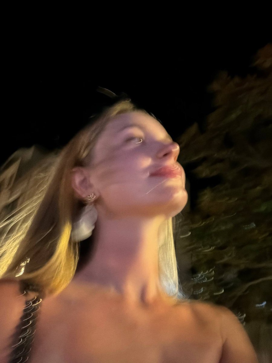 Ruth19910618's tweet photo. Wrap up a busy workday for a date with the evening breeze😉 https://t.co/p3z90m66QJ