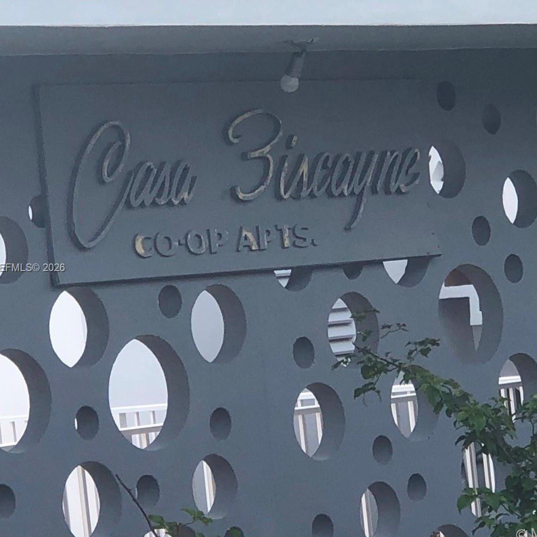 nourah_Aw_'s tweet photo. Bright 1/1 corner unit near Biscayne Blvd. Small two-story building, on-site laundry, assigned parking, fast approval. $1, 600/month. Available March. Tenant occupied; notice required for showings. First month and security required. https://t.co/3ZzRgForET