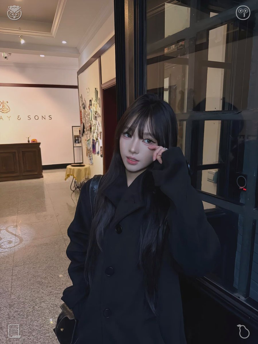 paciora1's tweet photo. 💽Switch off the overhead light. When Lila got home, she went through the pictures she'd taken at the museum, the café, and during her date. She adored the way her autumn look managed to feel relaxed yet refined, effortlessly fitting in no matter the setting. https://t.co/63uVi99NlU
