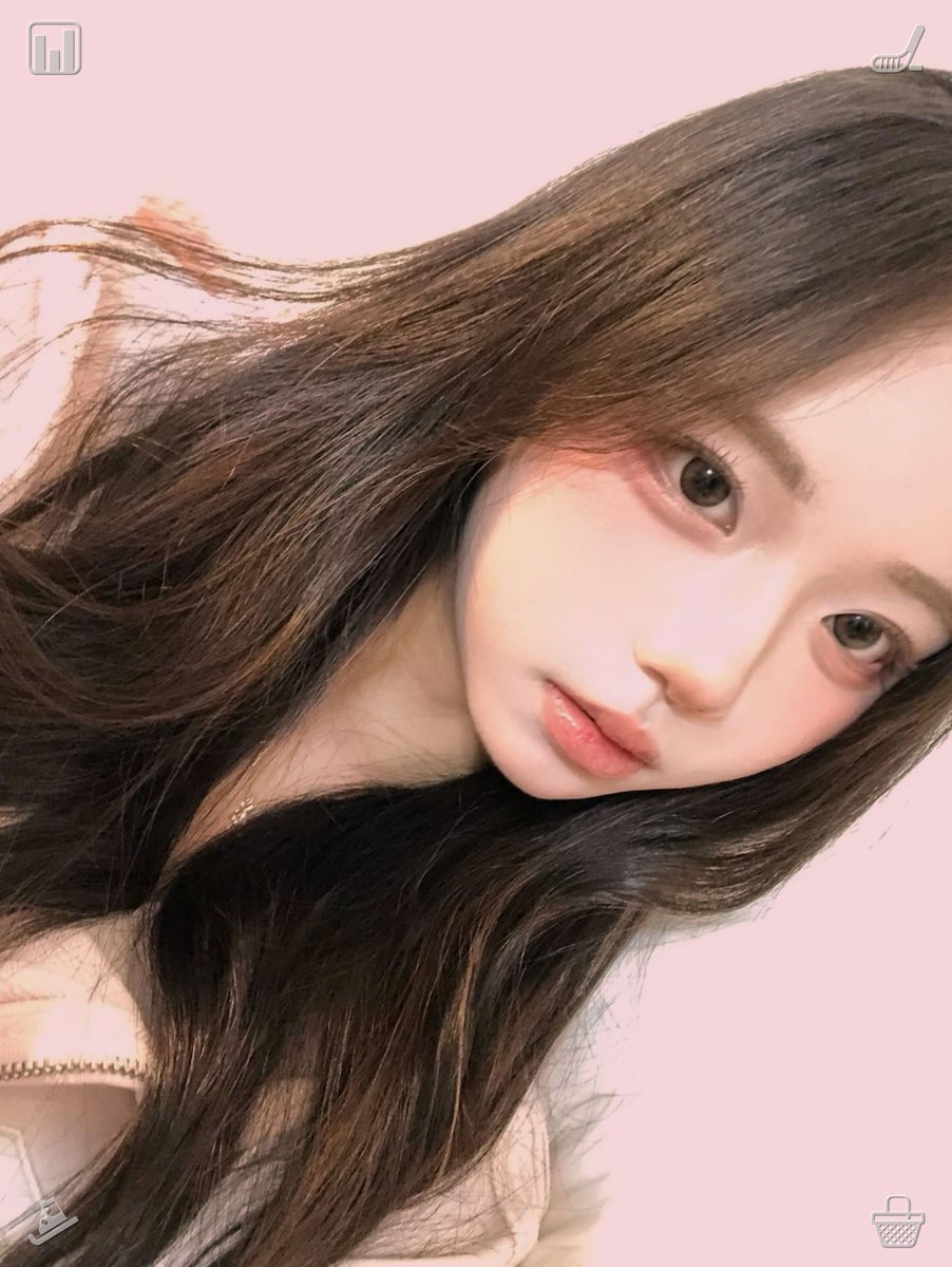 tmk_da_yo's tweet photo. 🌧Production is underway! Everything's right on track, zero hold-ups! I return to my workstation, wrap up the tweaks on the brochure, and as I finish, a wave of relief washes over me. I rise, stretch out, and make my way to the restroom, snapping a quick selfie with a big smile, https://t.co/AJkSMnLqbm