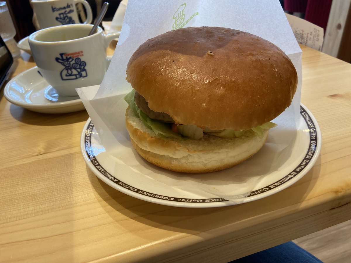 cairn_07's tweet photo. 写真は美味しくなさそうだけどコメダの月見！ https://t.co/R1SJZaaYJi
