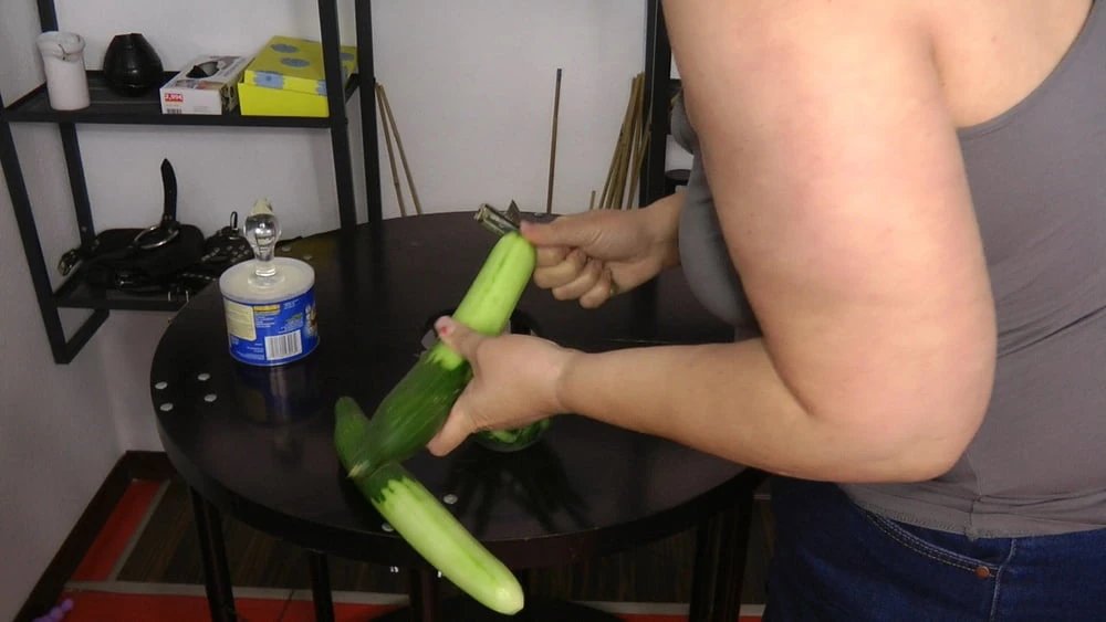 anna_devot's tweet photo. it's playtime o'clock 
#cucumber #gooner #milf https://t.co/x9GxDaxssI