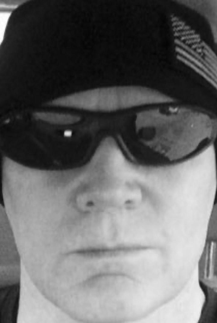 MorpheusManseau's tweet photo. @SonofLiberty357 Look. A moron. https://t.co/FSdZGD6GlL