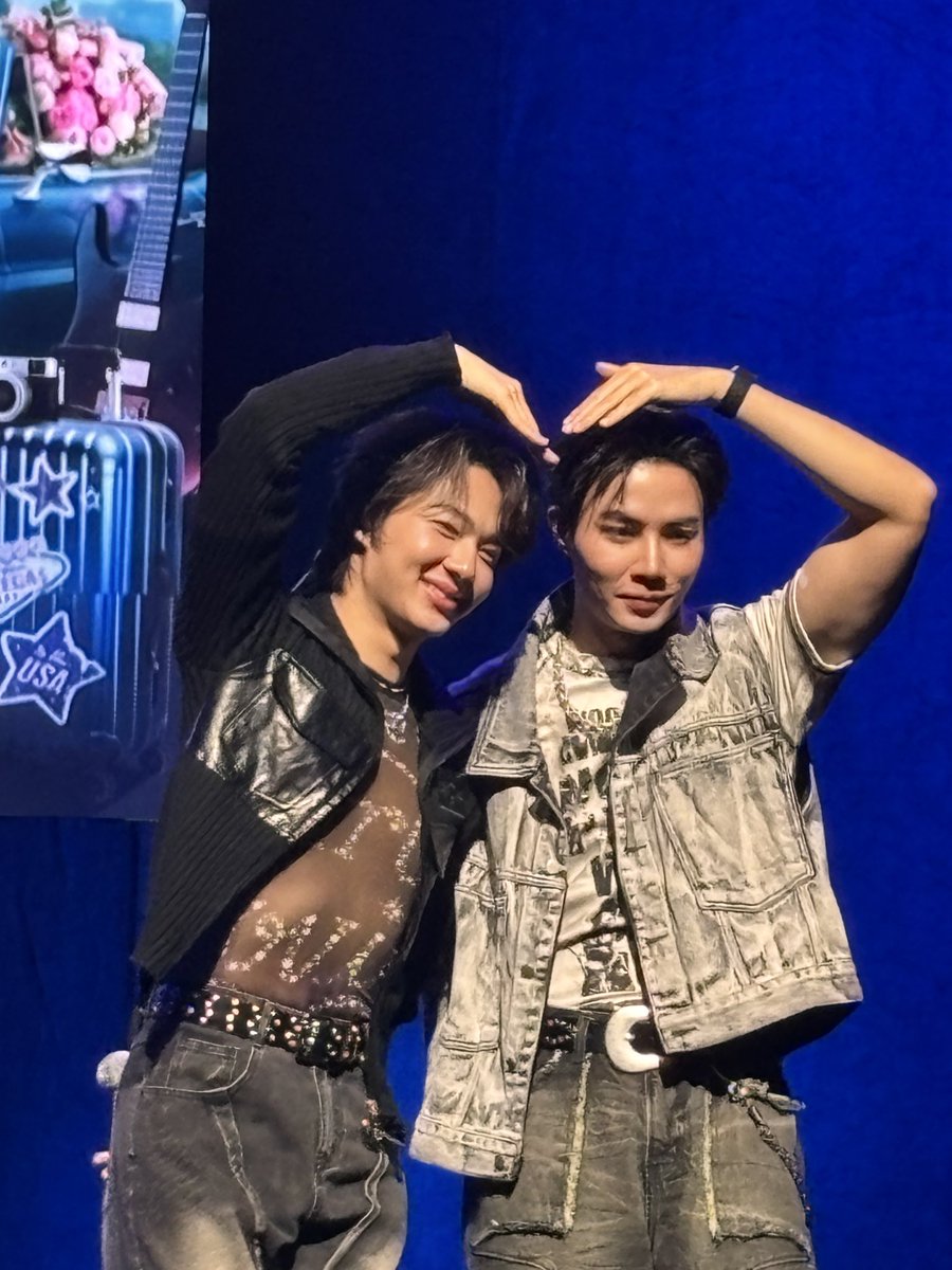 planetea4's tweet photo. My cam is bad but they’re beautiful #ZeeNunewinLV https://t.co/LA4DgodoNH