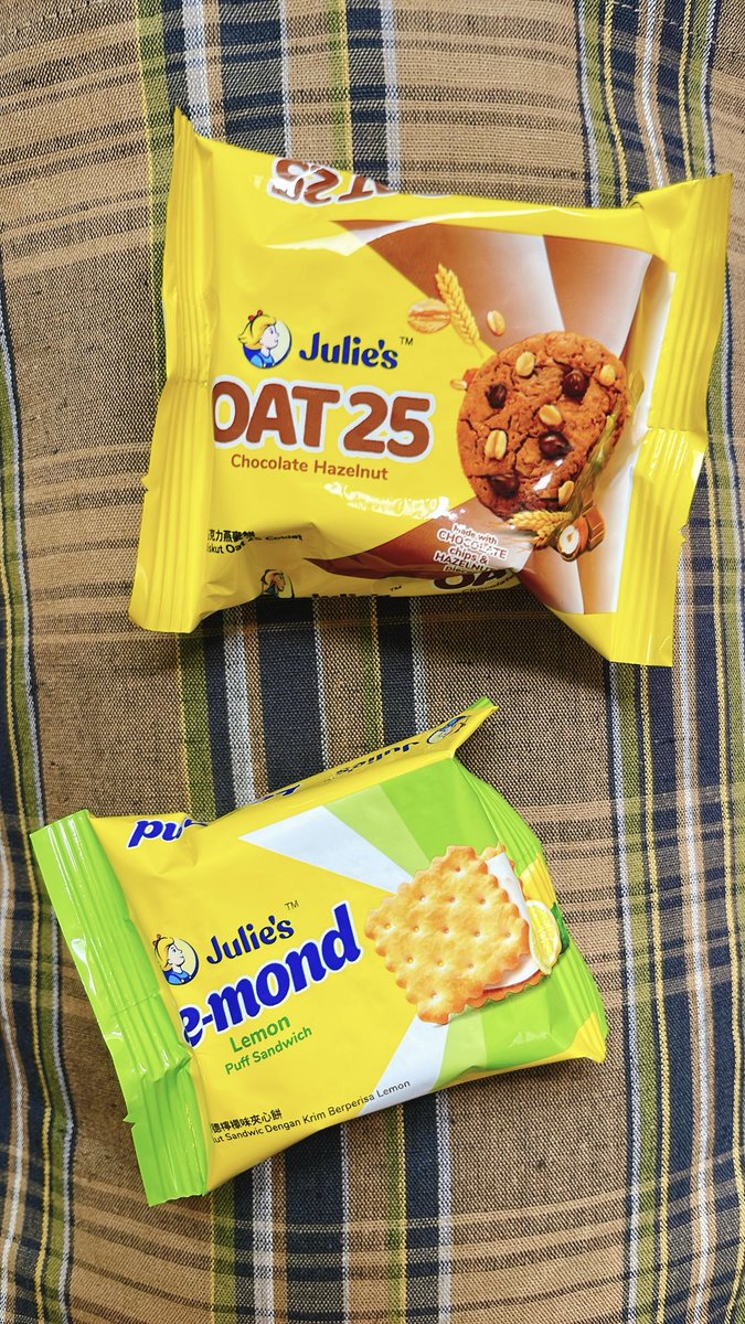 morinomamas's tweet photo. 完全にジャケ買い
勝手に北欧かと思ったら
マレーシアだった🤣
かわいいしおいしいから
問題なし！
オートミールクッキーもっと流行ってくれないかなぁ https://t.co/uT2nISHe6w