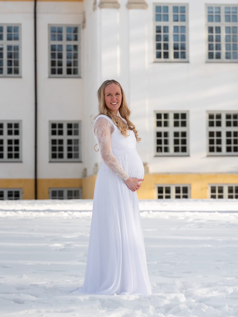 stefany2410's tweet photo. Lillebror, kom snart ud til os. Vi glæder os til at møde dig. https://t.co/rHWsyFsGLI