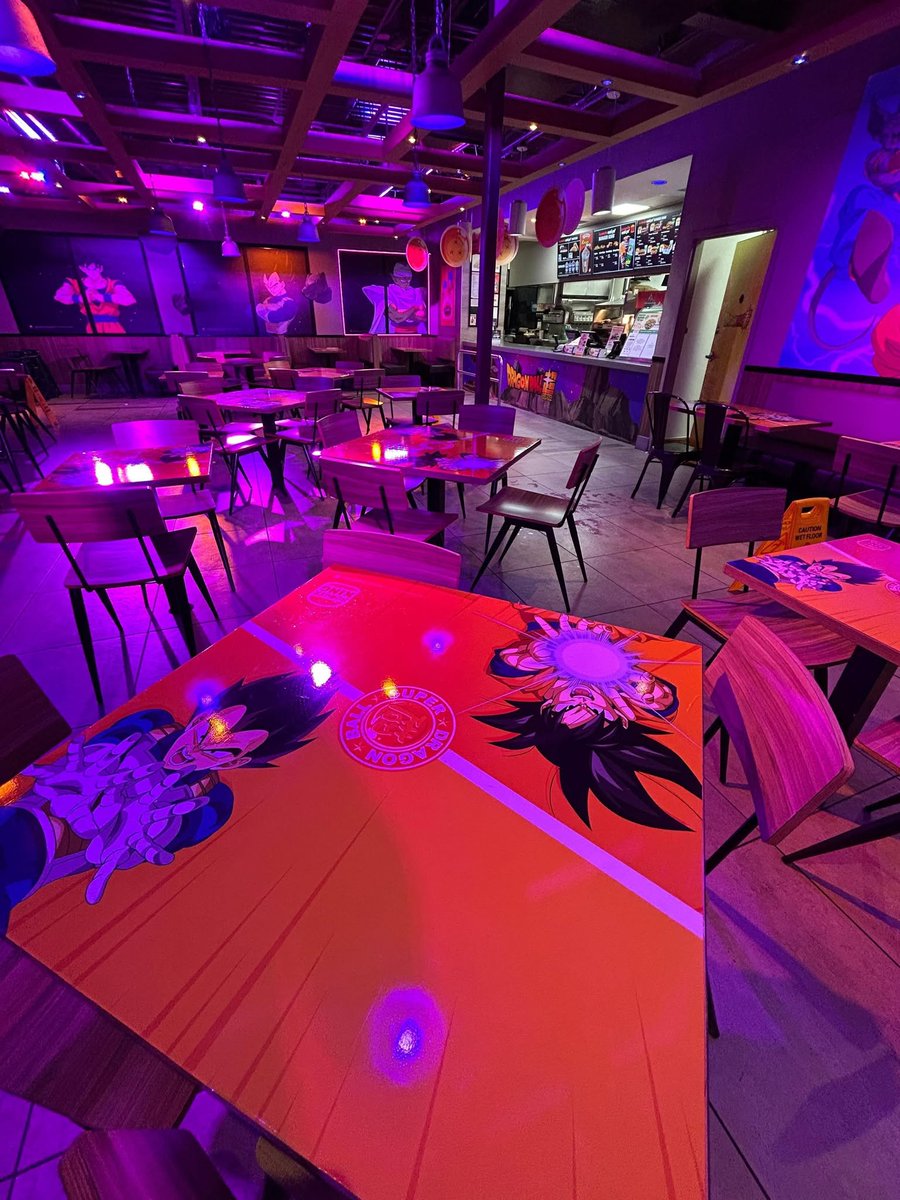 Sekai_DB's tweet photo. El conocido Burger King de Isla Verde, en Puerto Rico 🇵🇷, se prepara para la colaboración con Dragon Ball Super 🔥

El establecimiento ya cuenta con decoración temática de la serie tanto en el exterior como en el interior.

📸: Karl RivOl https://t.co/7Mf3wkA9I2