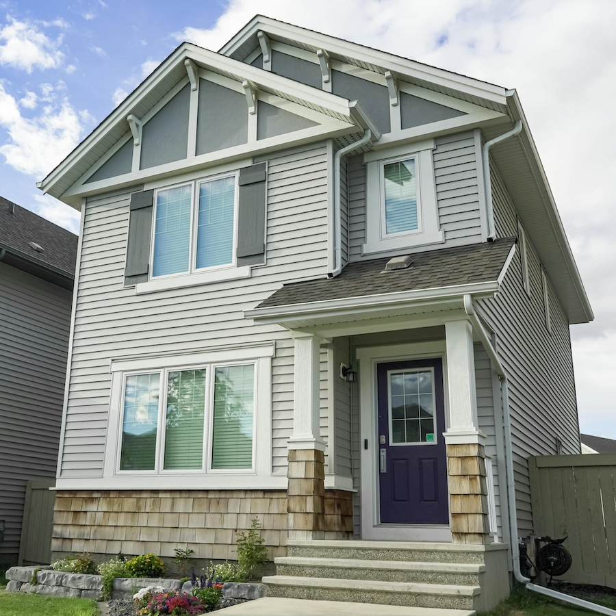 CoinMarketCap's tweet photo. LATEST: ⚡ Pineapple Financial has moved over $1B in residential mortgage records onto Injective, part of a plan to migrate more than 29,000 loans worth $10B onchain. https://t.co/5IDYNQVTj6
