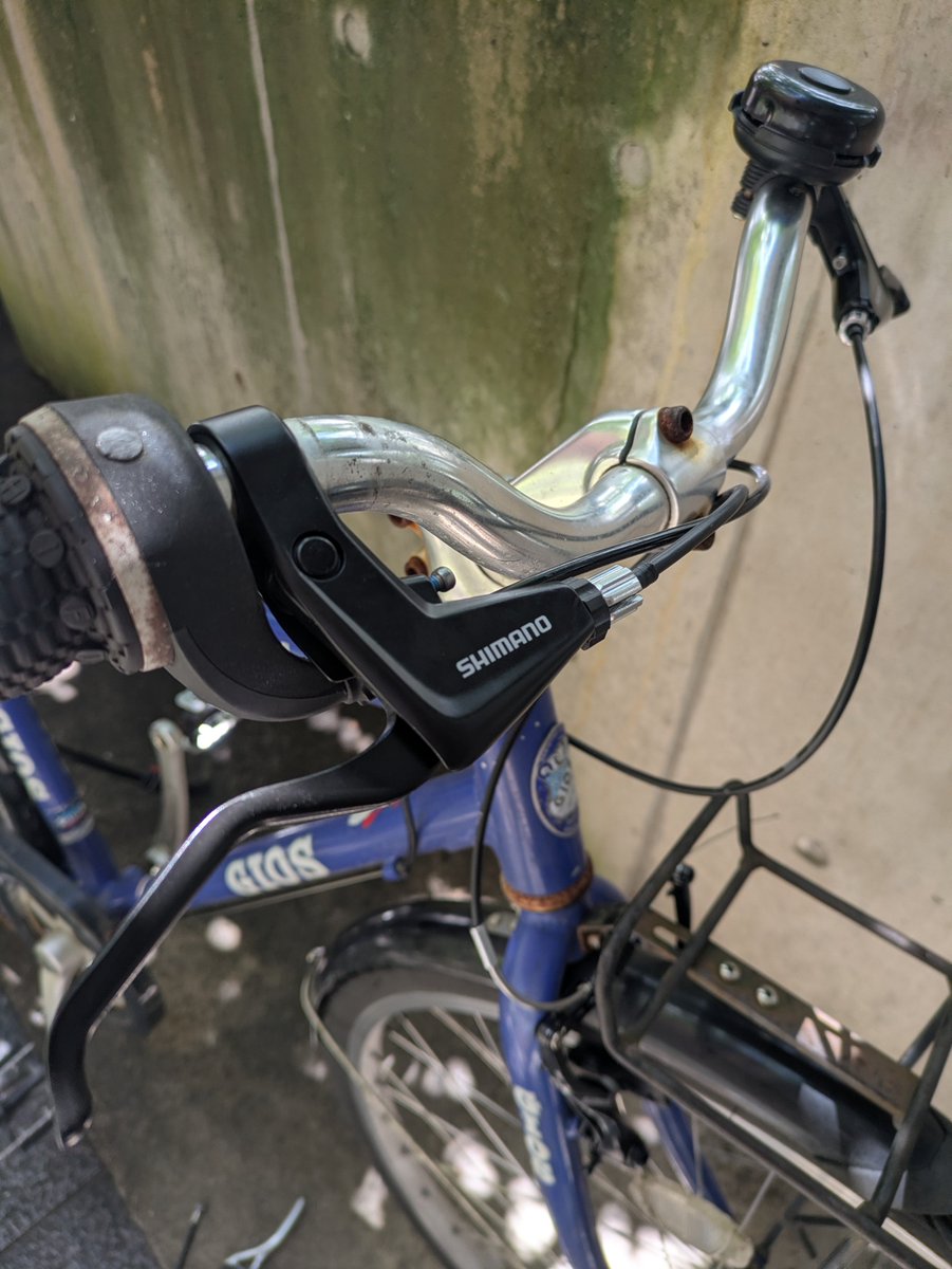 kayak888hm's tweet photo. 知り合いの自転車を組立て&amp;調整してやり方を学習したので、GIOSの折れていたブレーキレバーとVブレーキ、ワイヤーの交換に挑戦。少し部品の形が違うところもあって手間取ったが何とか組立てた。細かい調整はこれから。 https://t.co/AZsp6vwkTV