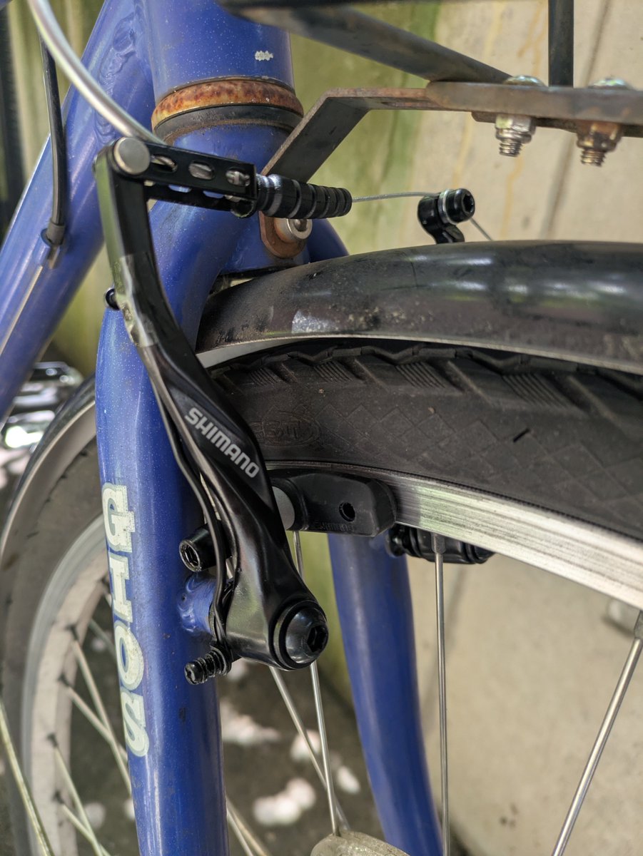kayak888hm's tweet photo. 知り合いの自転車を組立て&amp;調整してやり方を学習したので、GIOSの折れていたブレーキレバーとVブレーキ、ワイヤーの交換に挑戦。少し部品の形が違うところもあって手間取ったが何とか組立てた。細かい調整はこれから。 https://t.co/AZsp6vwkTV