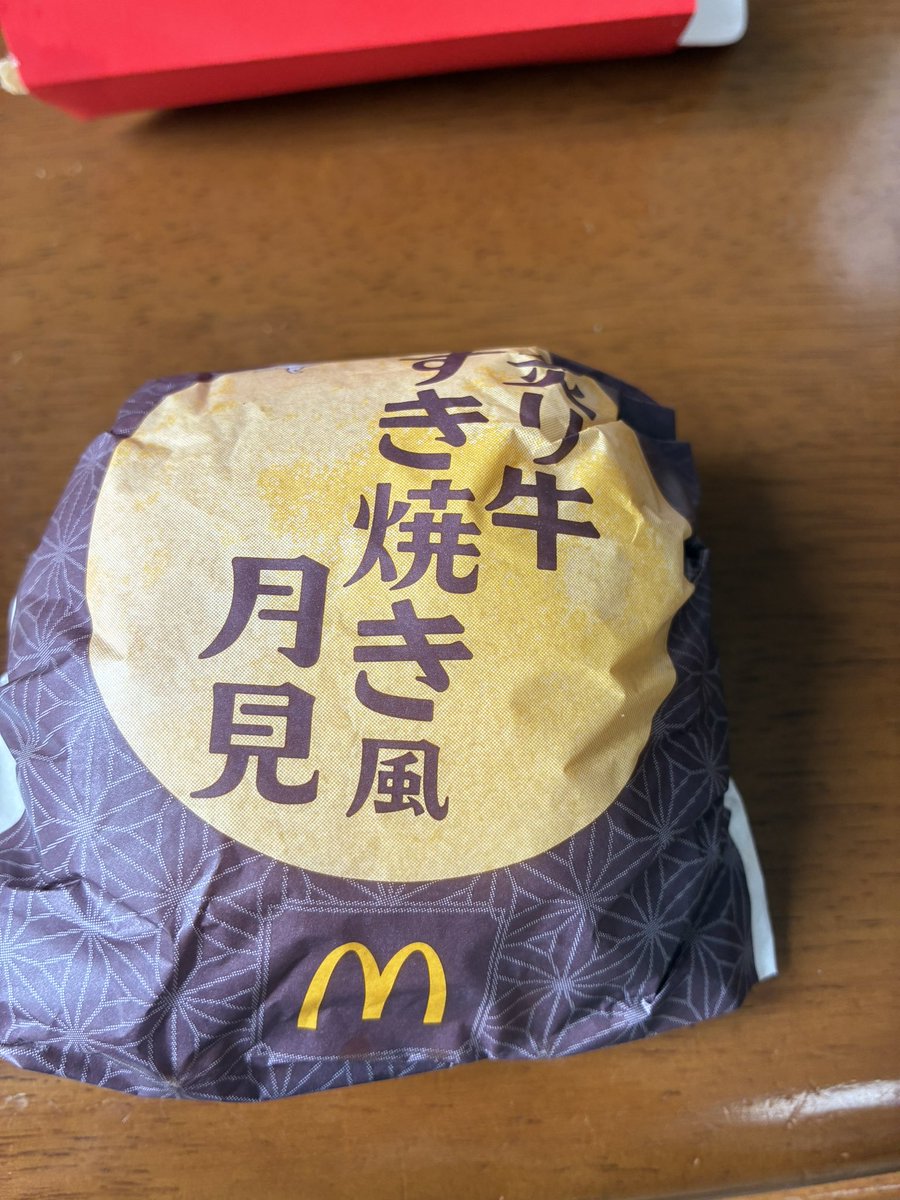 yonrococoa's tweet photo. 月見バーガーいただきます🍔 https://t.co/7MiCHLXX1T
