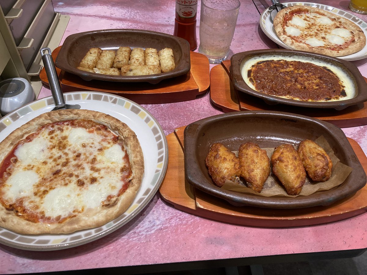 shuais's tweet photo. 映画前の腹ごしらえ https://t.co/EwtPgntwN7