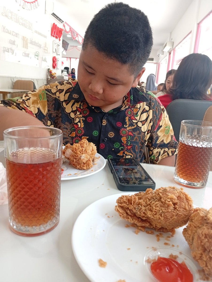 My_tunasjayaban's tweet photo. Makan sianglah dengan tenang. Tubuhmu butuh bahan bakar yang baik untuk berpikir jernih https://t.co/khePj2iCBQ