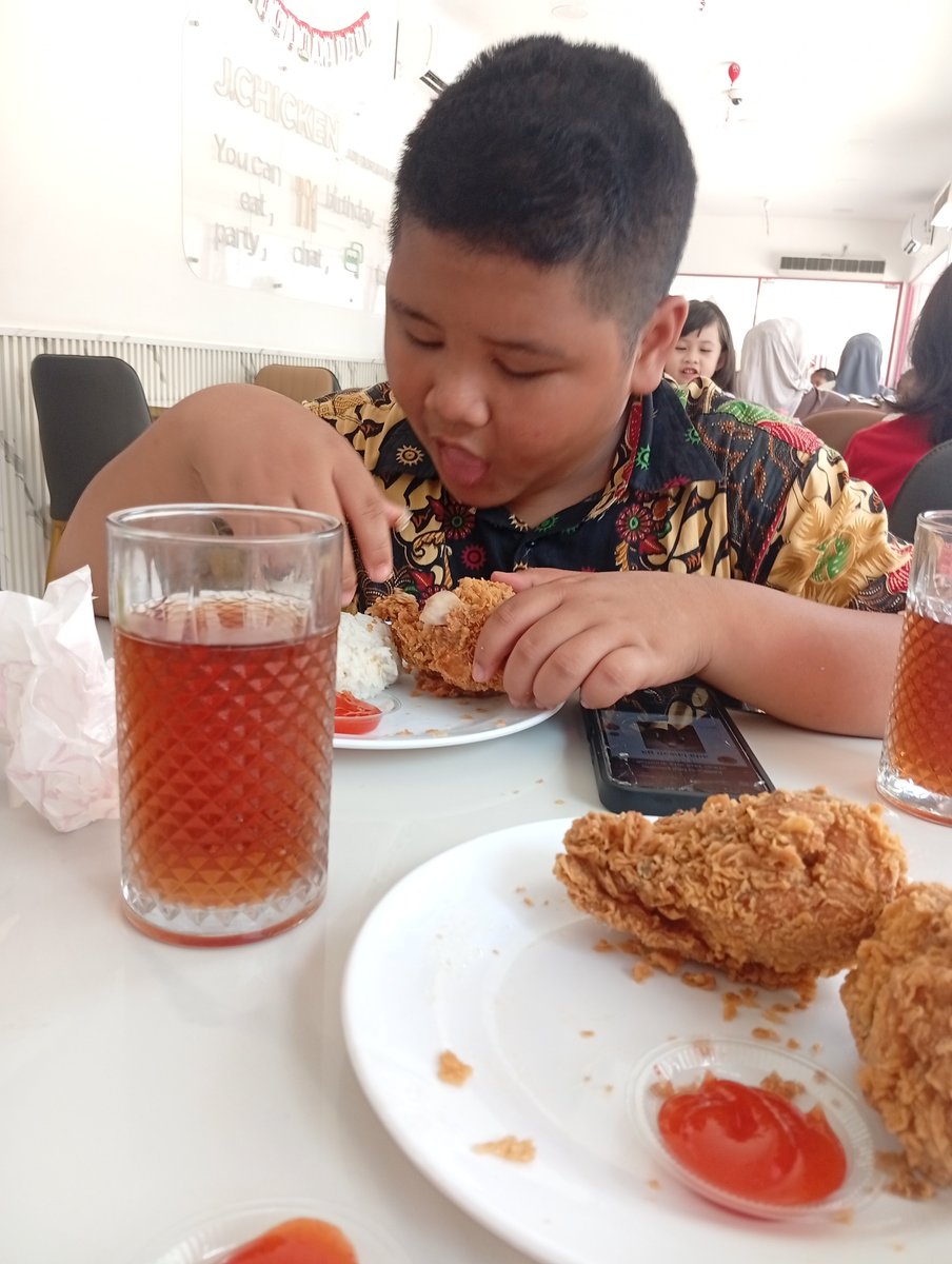 My_tunasjayaban's tweet photo. Makan sianglah dengan tenang. Tubuhmu butuh bahan bakar yang baik untuk berpikir jernih https://t.co/khePj2iCBQ