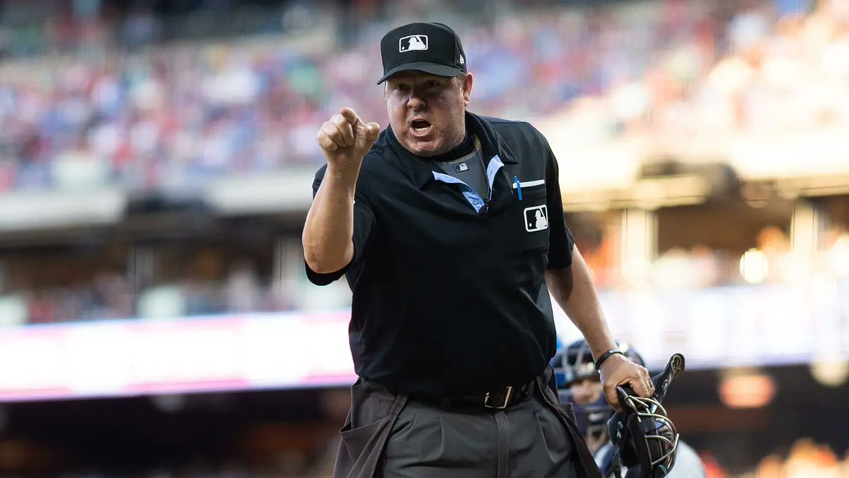 AlexGoldenNBA's tweet photo. Doug Eddings made things personal tonight with the St. Louis Cardinals.  

Blatantly called a player safe at home when the tag was applied before the runner got to the plate. 

Then he stopped the game to tell RP Rincon to straighten his hat.

The @MLB needs to look into this. https://t.co/qTRtPWhAoG