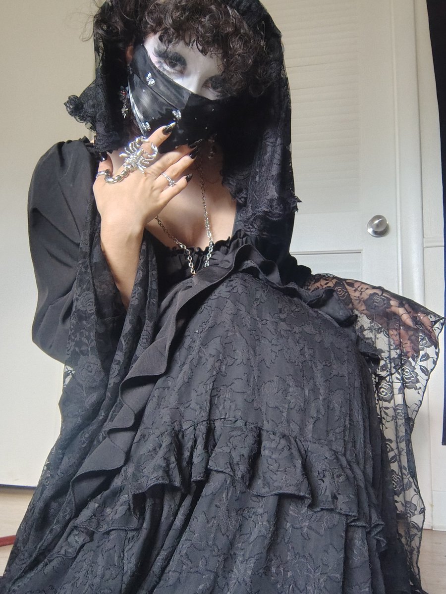CharmedChills's tweet photo. ๐ฆ๐ค๐ท๏ธ #gothfashion https://t.co/JjeitNhP7R