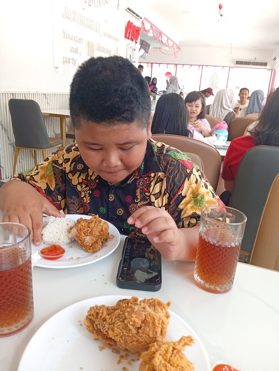 My_tunasjayaban's tweet photo. Istirahat sejenak untuk makan siang adalah investasi terbaik agar sisa harimu berjalan lancar https://t.co/j8yGq11XdJ