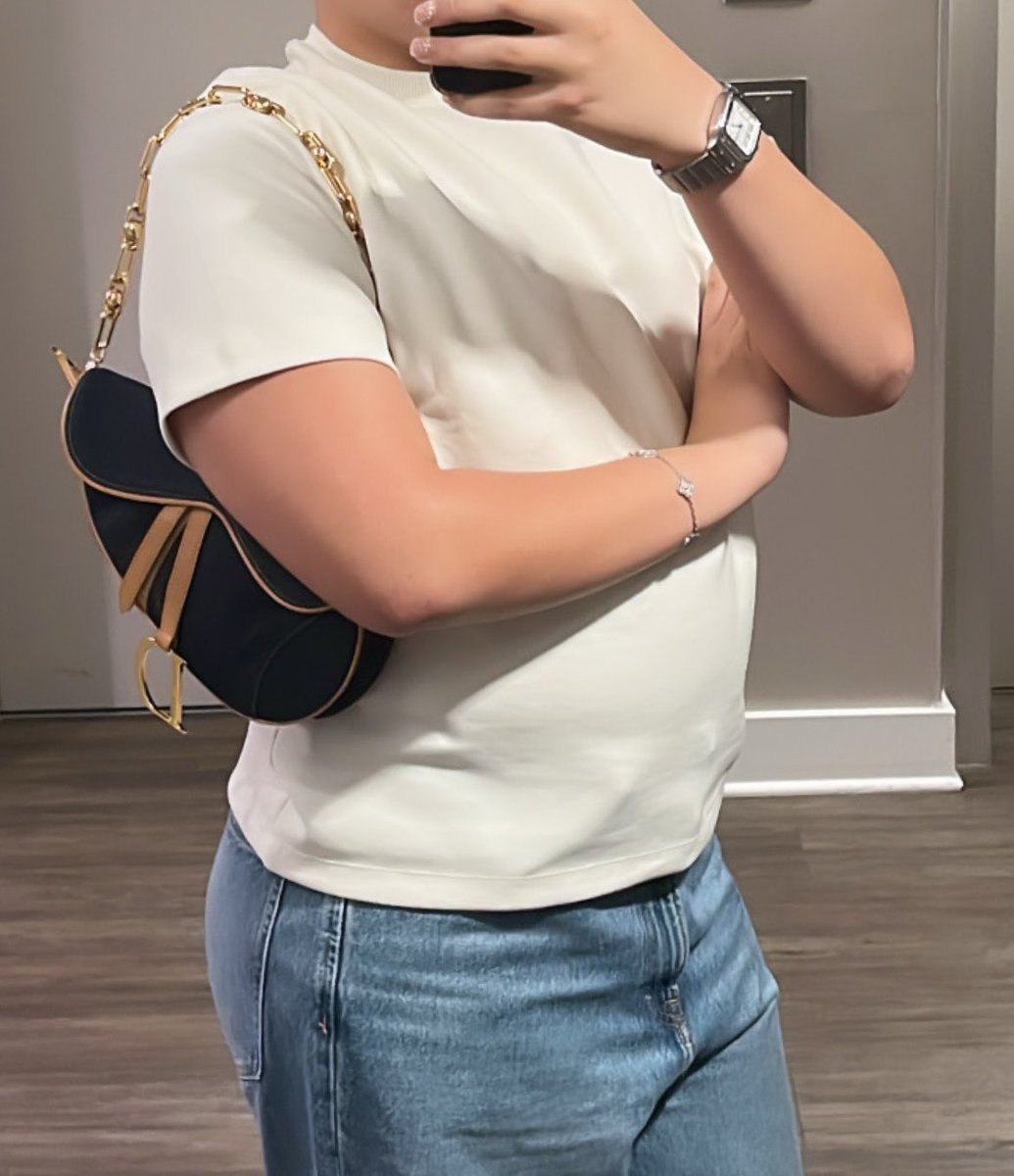 dyluxex's tweet photo. outfit simple but yk the bag gotta be tea https://t.co/JqHfSZjp9Q
