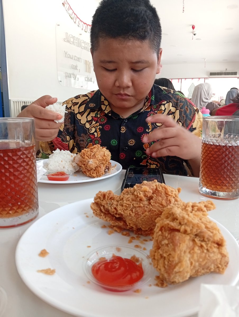 My_tunasjayaban's tweet photo. Istirahat sejenak untuk makan siang adalah investasi terbaik agar sisa harimu berjalan lancar https://t.co/j8yGq11XdJ