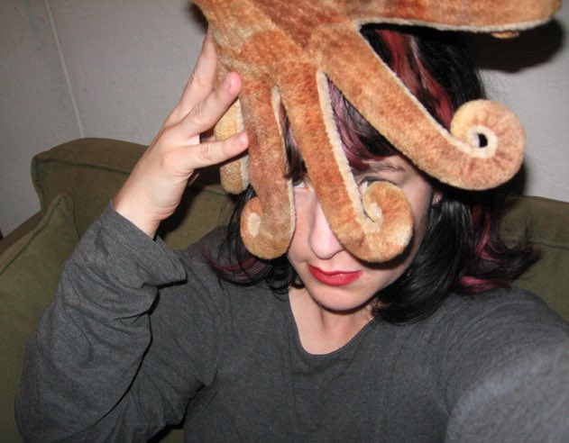 bonniegrrl's tweet photo. Me considering tentacles for hair in 2007. 👧🏻🐙 https://t.co/x63jkME1N0