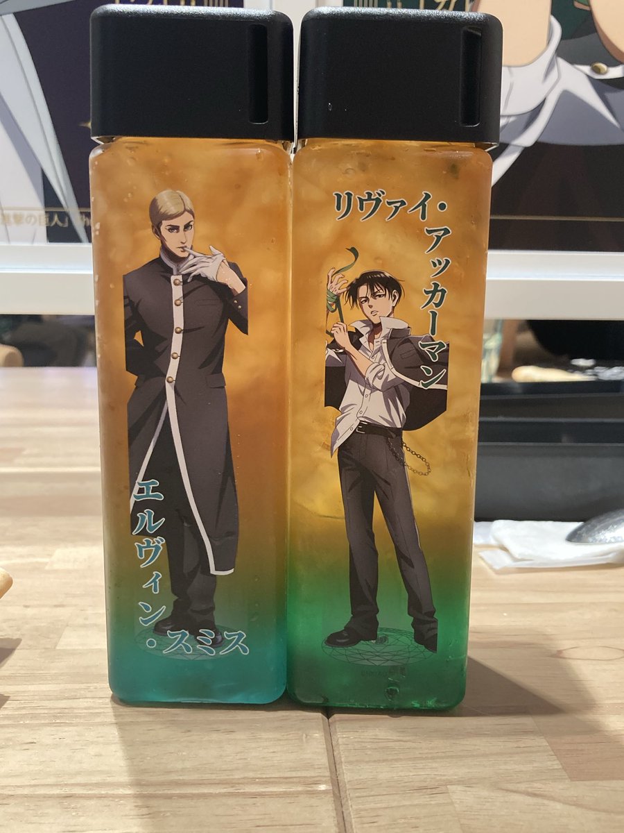Kagamikun0802's tweet photo. このエールリのドリンク、混ぜるとチョウサヘーダン緑になるのホンマに(感謝)

♪オレとお前で作っていくぜ
　オレはすっかりテメェ色
　太陽みてえなお前の黄色
　空みてえなお前の瞳
　キラキラしてんじゃねえぞ目が潰れる https://t.co/JtnQpjnZef