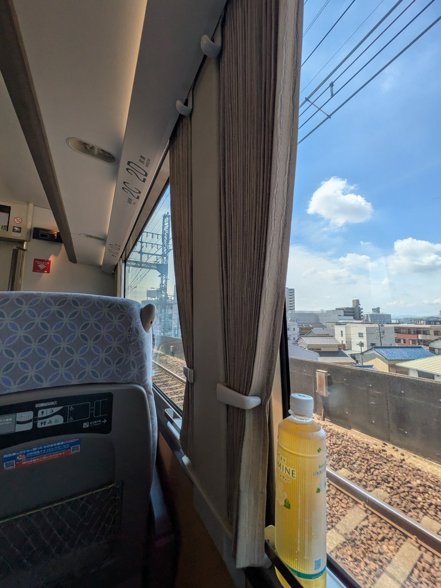 1808h2's tweet photo. 近鉄特急で西へ
アーバンライナーnext良き https://t.co/S1Q2qaW1uS