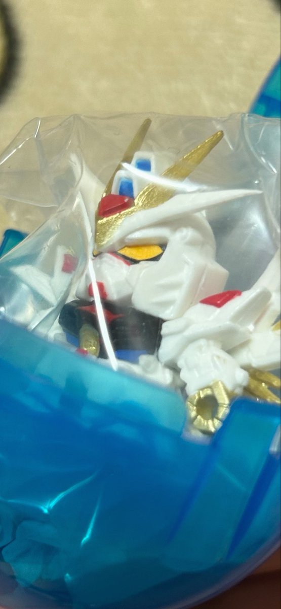 D5910's tweet photo. ガシャポン戦士ZERO。
マイフリのカラーver。

アンテナの金は少し雑ですが目と下の赤の塗装、しっかりしたハメ込みの良個体フェイスに巡り合うことができました。
二次流通ではなく自引きしたかったので満足です。 https://t.co/PtWipNqpPo