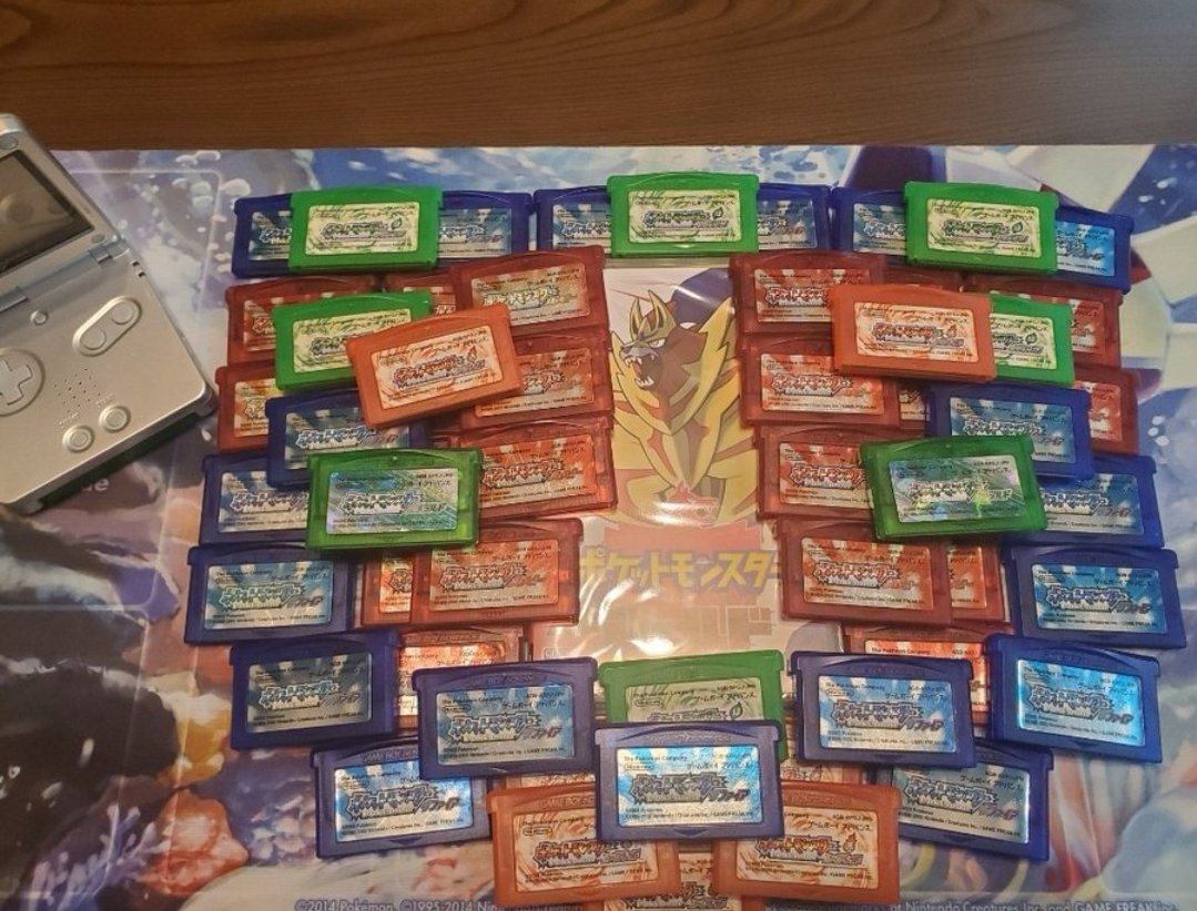 YUBEL123Pokemon's tweet photo. @hr_chocolatier 昔100円とかで買い漁ってた中の一つに配布できるチケット入ってました٩(>ω<*)وﾗｯｷｰ https://t.co/AJNbTU7Pyk