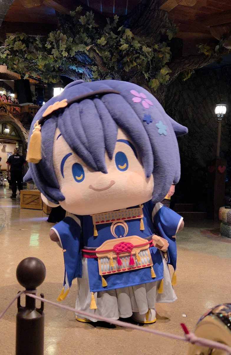 m_sippo's tweet photo. 刀剣乱舞の方々　手の振り方が可愛い😄
三日月宗近しか分からなかった💦
目に三日月あるんだね🌙 https://t.co/dkAGFB37Lc