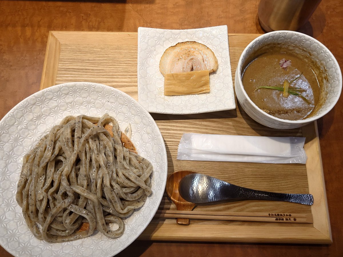 ix1213123's tweet photo. 手打式特級多加水 御影麺 鏑矢@埼玉県さいたま市桜区五関:「大久保」バス停
@mikage_kaburaya / #御影麺鏑矢
2026年09月05日11:50

御影つけめん 中盛 ¥1,400 https://t.co/UfZXiS8sk5