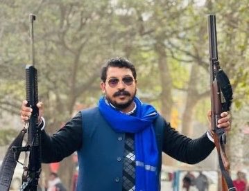 BhaiPreetSingh's tweet photo. कल ये हुआ है 

ब्रो ने थाने जाते ही हर बार की तरह पुलिस को धमकाया

ब्रो ने @DCPNewDelhi से कहा स्वतंत्र पर Sc/St लगाओ डीसीपी ने मना किया तो 

ब्रो ने कहा लगाता है या मैं त��झ पर लगाऊ Sc/St 

इतना सुनते ही डीसीपी ने सौरव दास से पूछा सर ये स्थिति है सौरव ने कहा कर दो FIR 

जनता बे मतलब चीख रही है मुकदमा नहीं ��नता