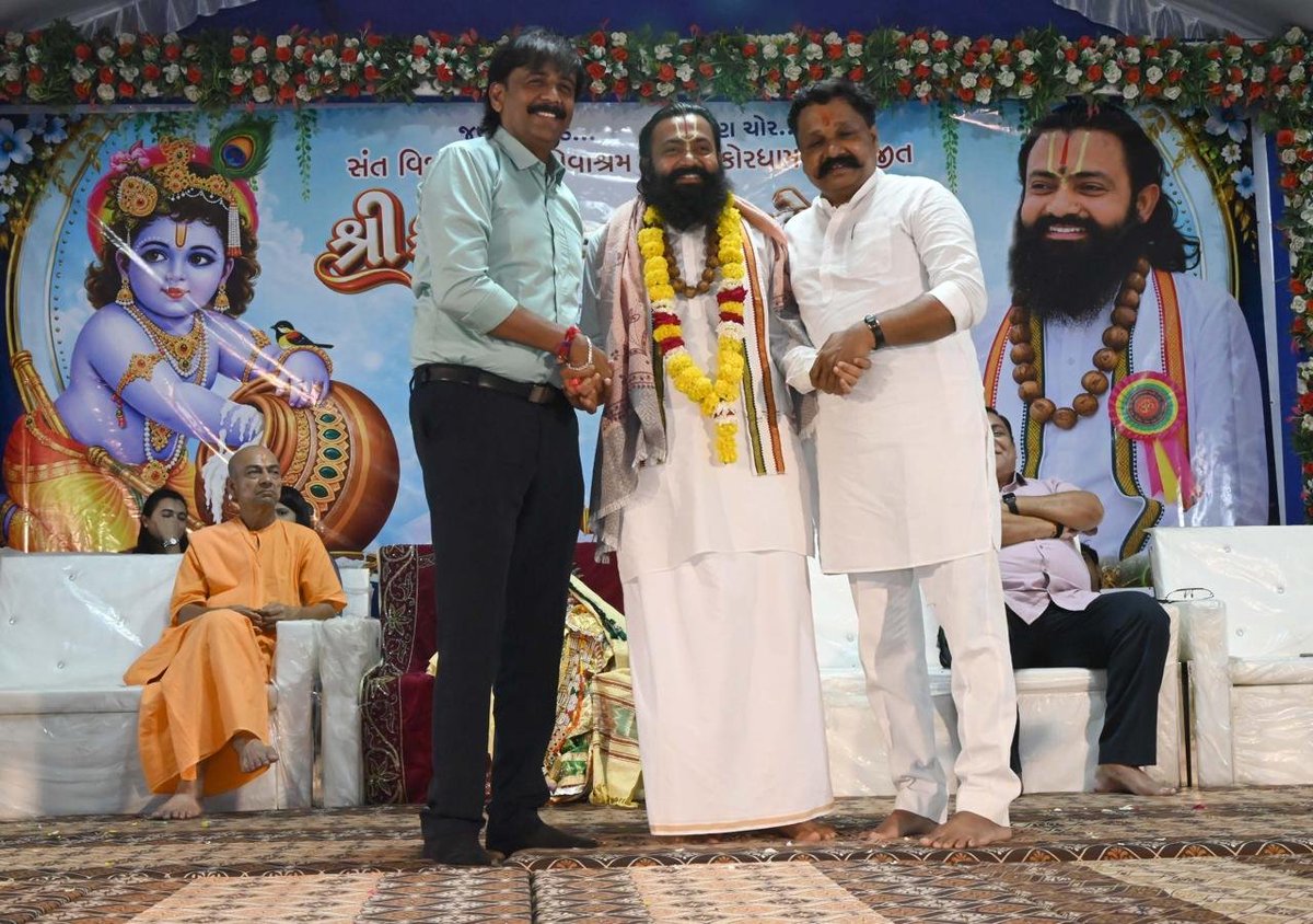 iarjunsinhbjp's tweet photo. જય રણછોડરાયજી 🙏

ડાકોર ધામ ખાતે પૂજ્ય વિજયદાસજી મહારાજ (દંડી આશ્રમ, ડાકોર)ના પાવન આયોજન હેઠળ આયોજિત ભજન-ડાયરો કાર્યક્રમમાં ઉપસ્થિત રહી ભક્તિ, સંગીત અને આધ્યાત્મિકતાની અલૌકિક અનુભૂતિ કરી. https://t.co/D8gbHGz3z9