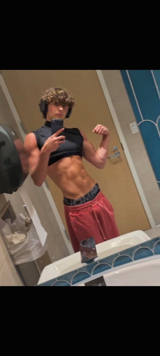 Thorndildo's tweet photo. one of the strongest and sexiest tiktokers #brennanmyers #abs #biceps #teenboy https://t.co/bgCmawWeKx