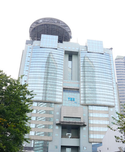 livedoornews's tweet photo. 【発表】『VIVANT』が2週連続で放送休止 “ロス”に嘆く声
https://t.co/EfgSNtFFns

TBSは「VIVANT」を9月20日、27日と2週連続で休止すると発表。スポーツの祭典「アジア大会愛知・名古屋」を独占生放送するためだとした。これには「仕方ないにしろ、残念過ぎるー」など、悲しむ声が上がった。 https://t.co/9jSrX6rfwQ