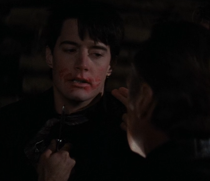 beaumonstrosity's tweet photo. favorite scene ever omfg the lipstick on his face 🤒🤒🤒 https://t.co/NtO83gUGuh