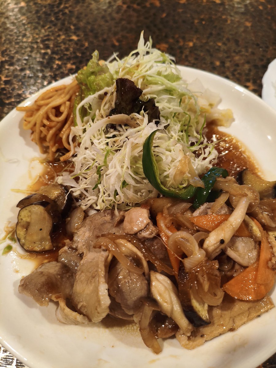 pripara334's tweet photo. ピーコック
豚の生姜焼き定食 https://t.co/bK4D7aHqX6