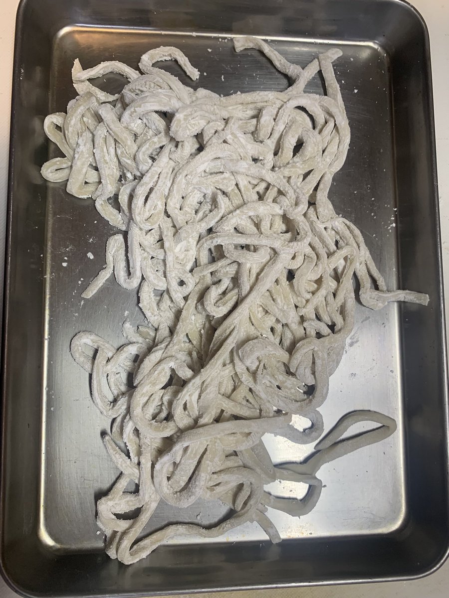 Cooljagher's tweet photo. 麺は伸ばして切って https://t.co/H97mQHsQtP