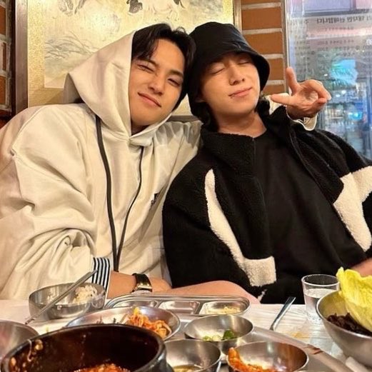 gyuujinnn's tweet photo. that’s literally Jungkook and mingyu 😭 https://t.co/aEfXDTchvF